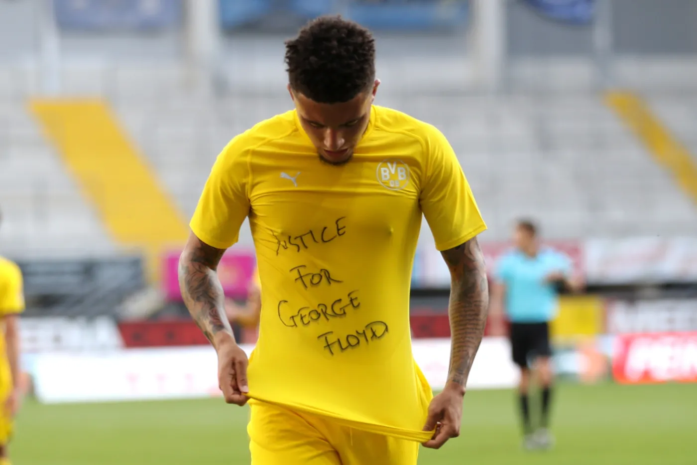 Jadon Sancho z hat-trickiem. Rafał Gikiewicz puścił aż cztery gole