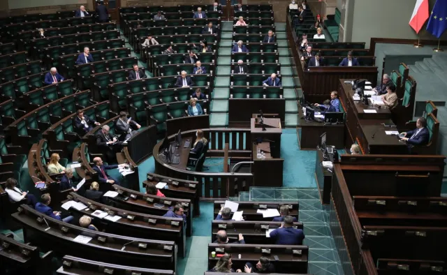 Sejm zmienia regulamin. Są przepisy dotyczące komisji ds. pedofilii