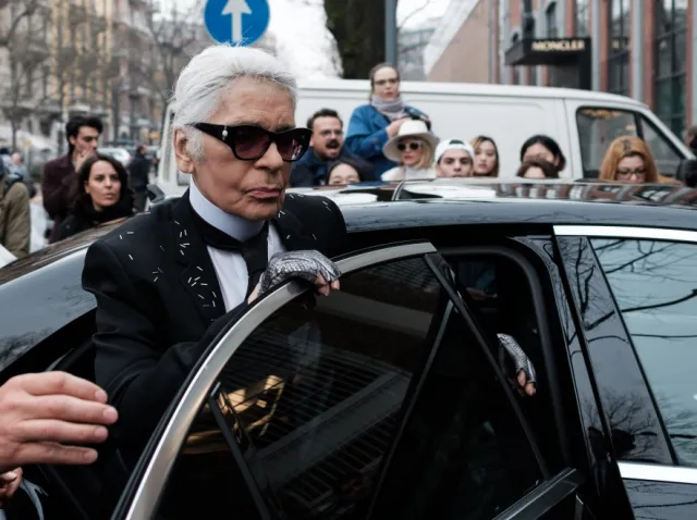 Co ze spadkiem po Karlu Lagerfeldzie? Księgowy zmarłego projektanta zapadł się pod ziemię [WIDEO]