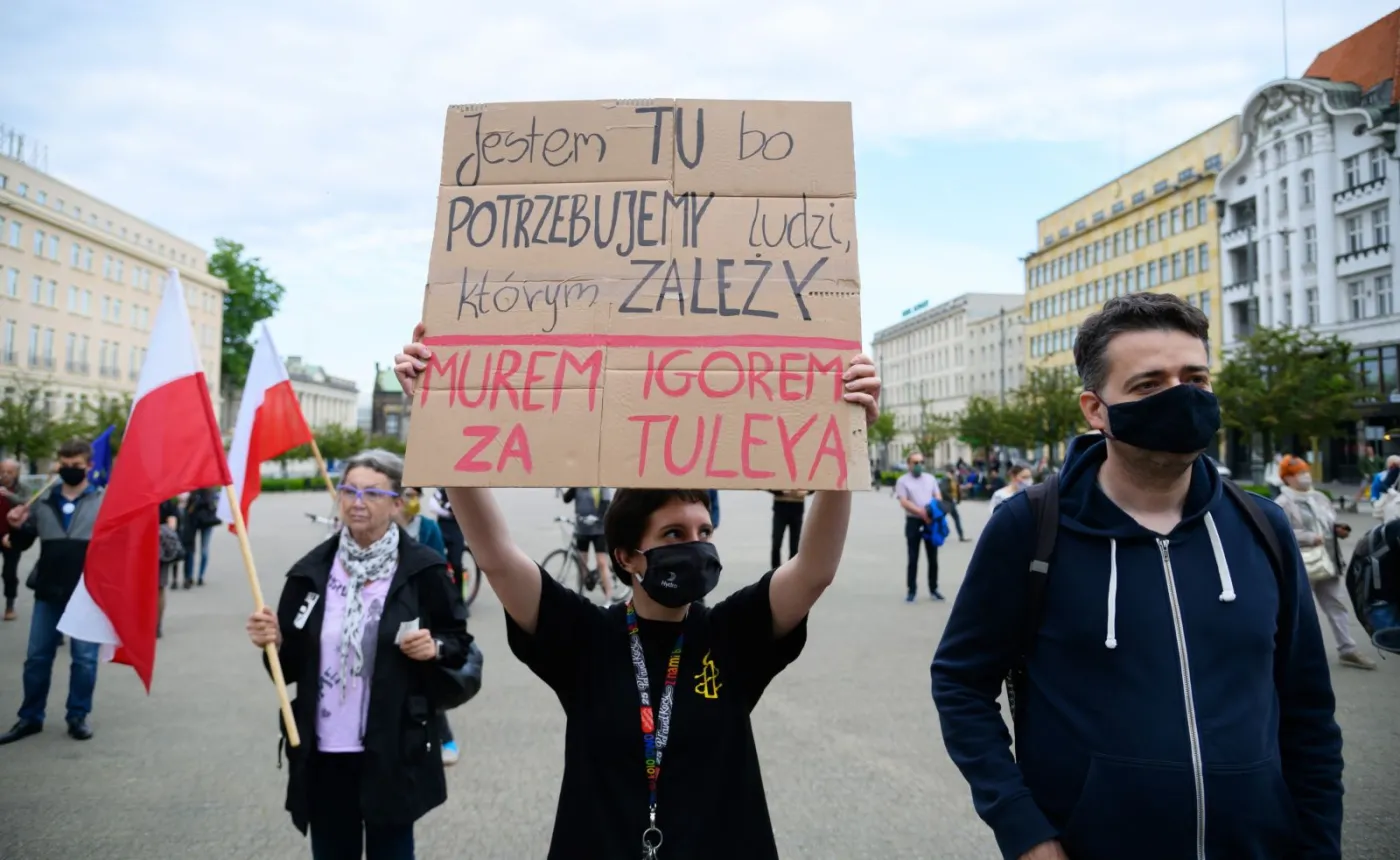 Protesty wsparcia dla sędziego Tulei przed sądami w całej Polsce