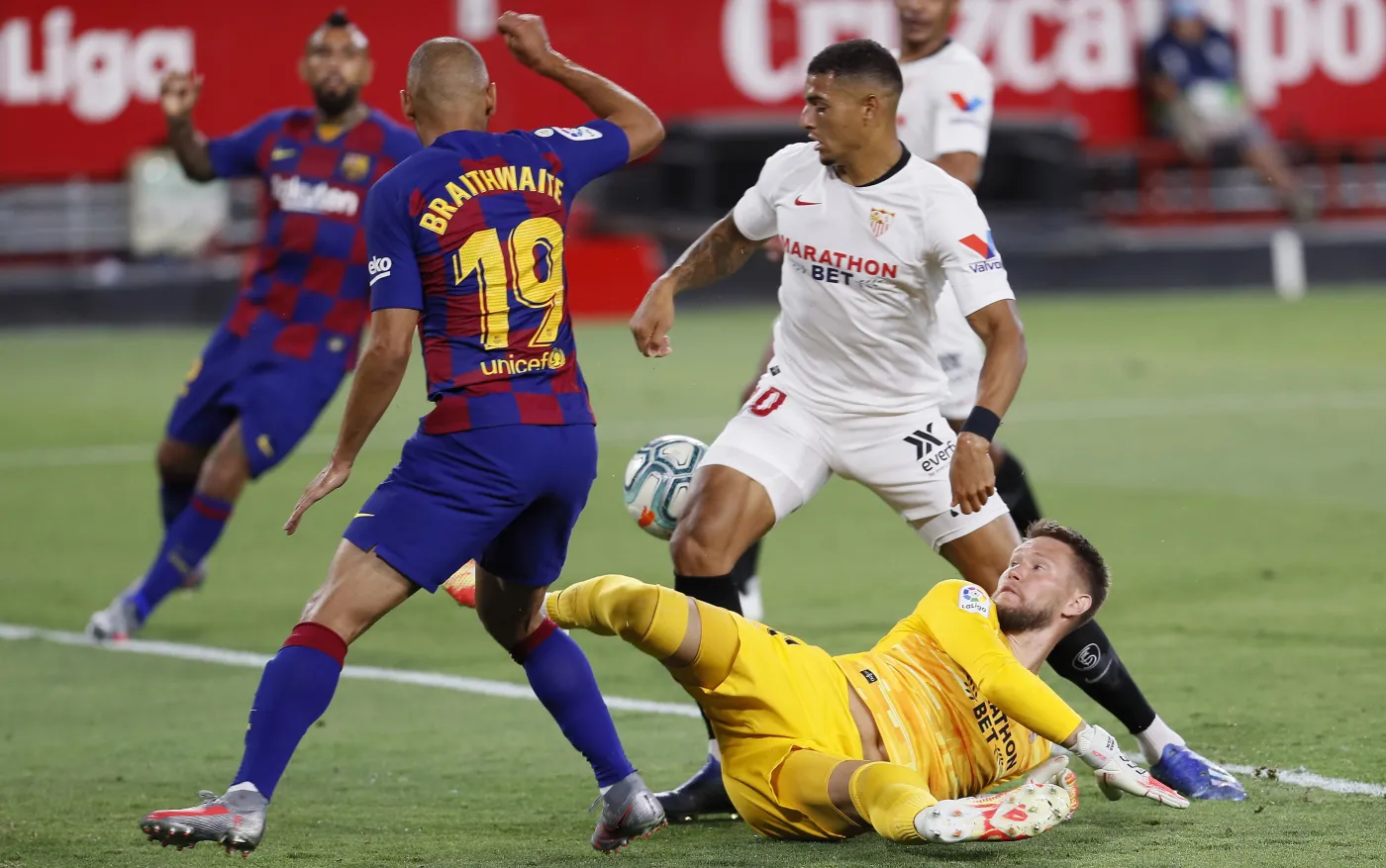 Messi bez błysku, Barcelona bez zwycięstwa, szansa przed Realem