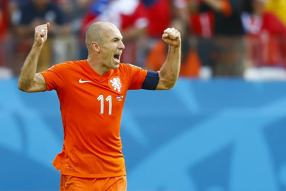 Arjen Robben po rocznej przerwie wraca na boisko. Podpisał kontrakt z nowym klubem
