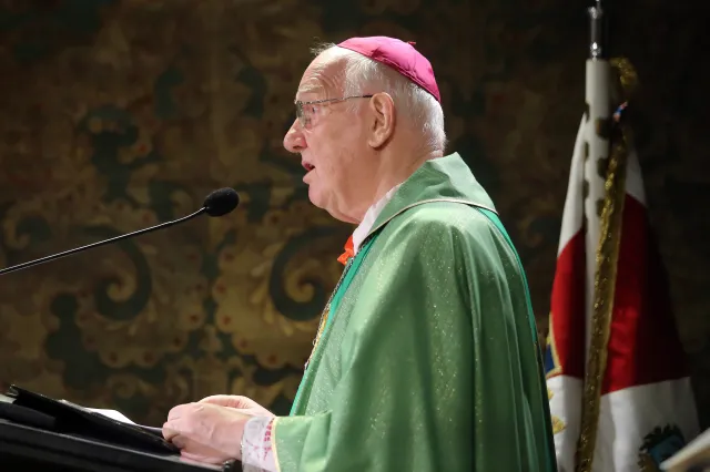 Bp Dec: Katolik powinien głosować na kandydata głoszącego poglądy zgodne z Dekalogiem i Ewangelią