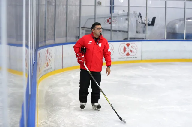 Trener reprezentacji Polski hokeistów zakażony koronawirusem