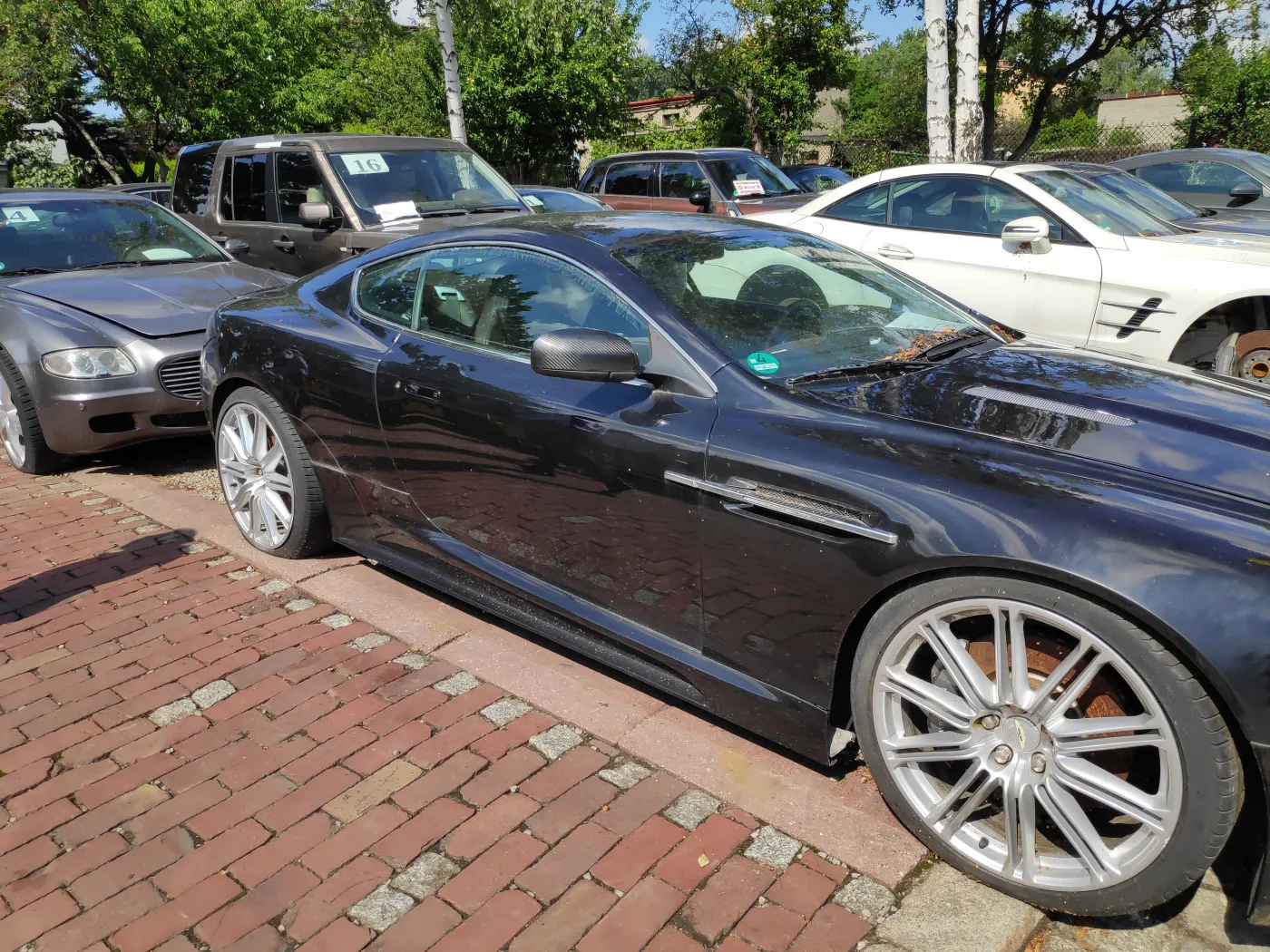 aston-martin-28169609.jpg
