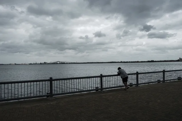 Huragan Laura nadciąga do USA. Wydano ostrzeżenia przed tornadami