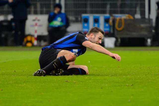 Stefan de Vrij nie zagra z Polską. Powodu wycofania ze składu nie podano