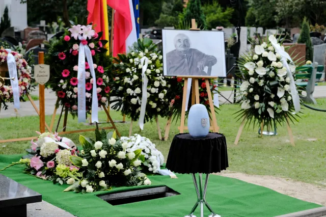 Prof. Maria Janion spoczęła w Alei Profesorskiej na wojskowych Powązkach w Warszawie