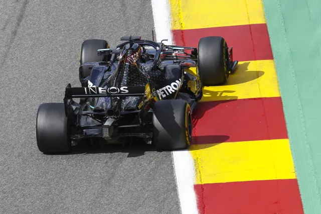 Hamilton najszybszy w Belgii. Koszmarny wypadek na torze Spa [WYNIKI]