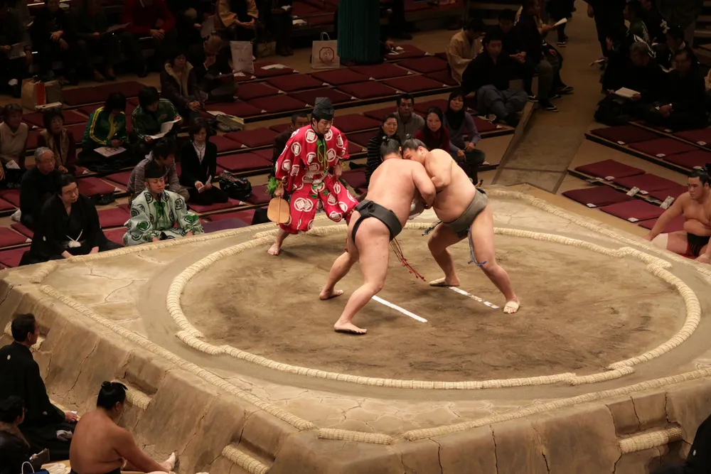 Japońscy zapaśnicy sumo zakażeni koronawirusem. Trafili do szpitala