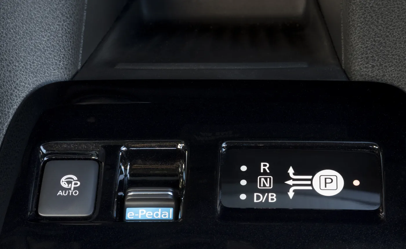 nissan-leaf-e-28239160.jpg