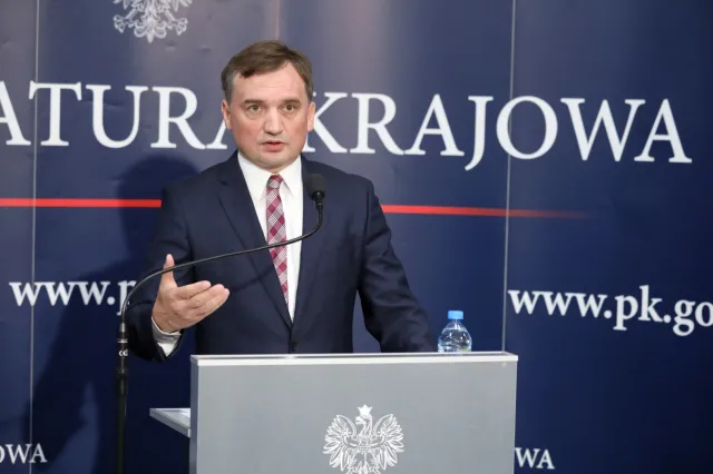 Dość wysoka cena ugody. Resorty siłowe i Ziobro pod kontrolą PiS?