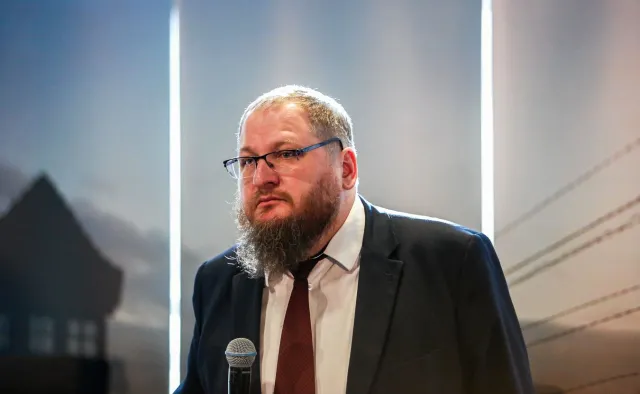 Dyrektor Muzeum Auschwitz chce iść do więzienia zamiast skazanego 13-latka. "Haniebny wyrok"