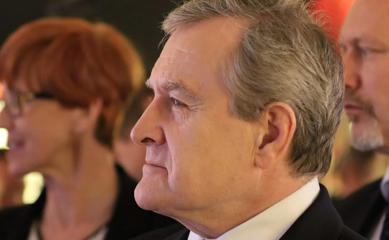 Kariera asystenta. Z baru serwującego kurczaki do gabinetu Glińskiego