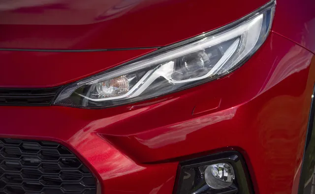 Suzuki ACROSS i SWACE debiutują w Polsce. Cena i wyposażenie wyszły na jaw