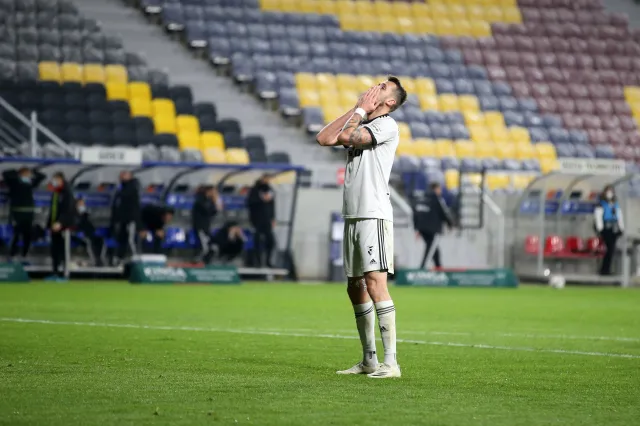 Stipica zaczarował bramkę. Zatrzymał Pekharta i Legię [WYNIKI i TABELA]