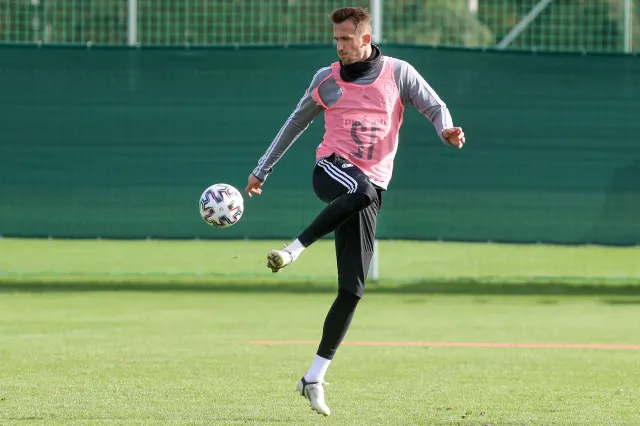 COVID-19 w organizmie Tomasa Pekharta pojawia się i znika