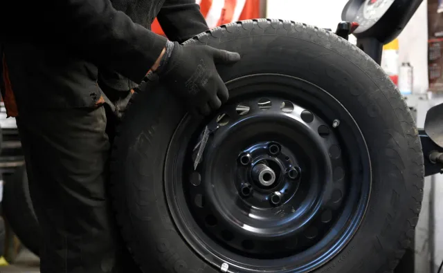 Wymiana opon w czasie pandemii i mandat 500 zł? Ministerstwo zdecydowało