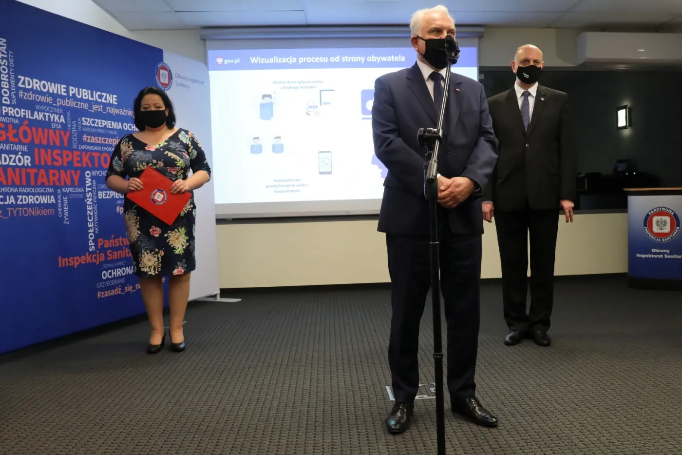 Rozbieżności w danych o zakażeniach. WYJAŚNIENIA resortu zdrowia