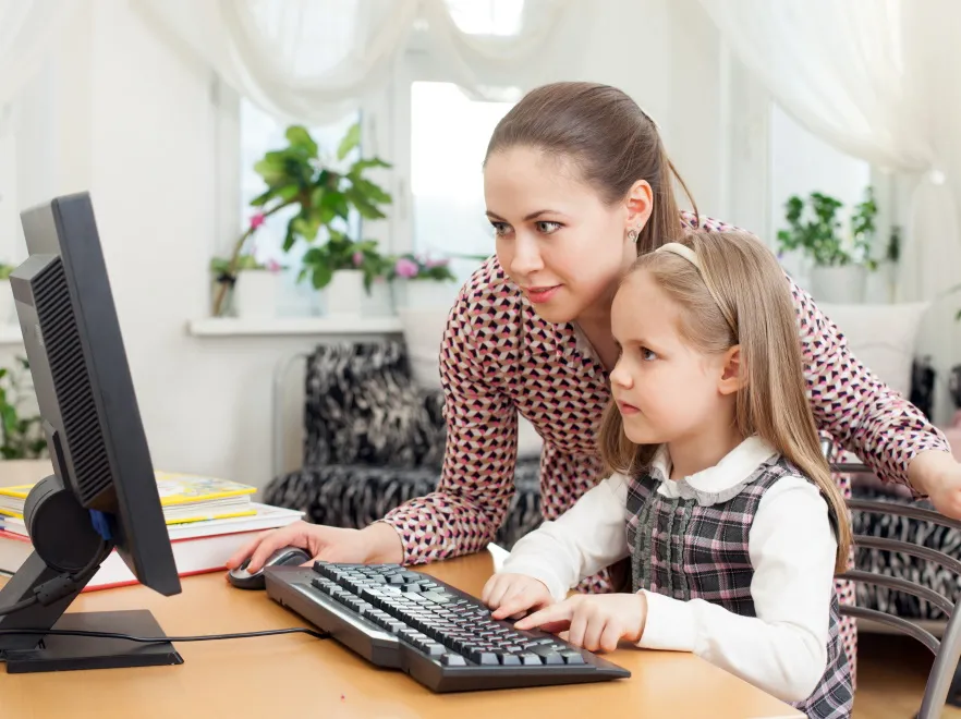 Skąd się biorą ciągłe narzekania na naukę zdalną? Rodzice i nauczyciele nie są bez winy...