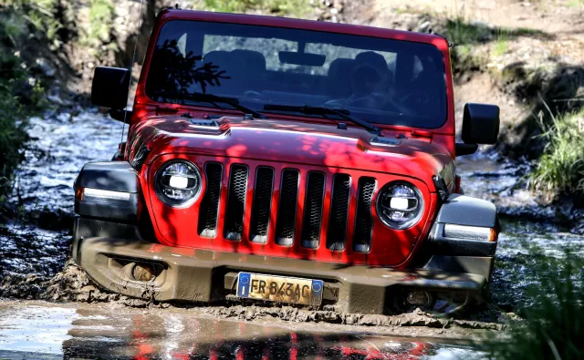 Jeep Wrangler wygrał wielki przetarg Straży Granicznej. Nowe terenówki dopilnują granic Polski