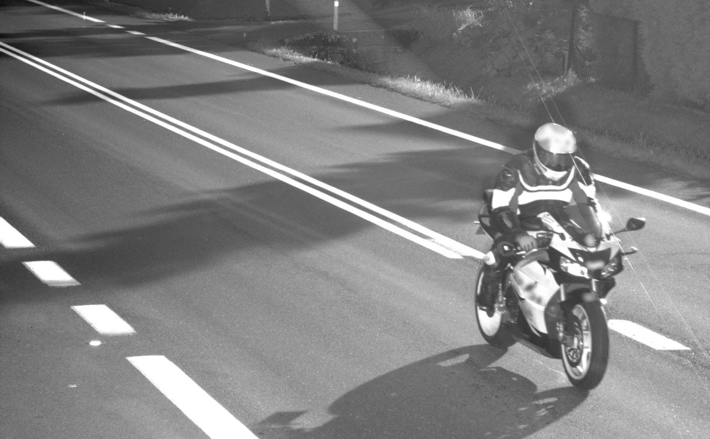 Motocyklista zaskoczony mandatem z fotoradru. Tak GITD wytropił winnego