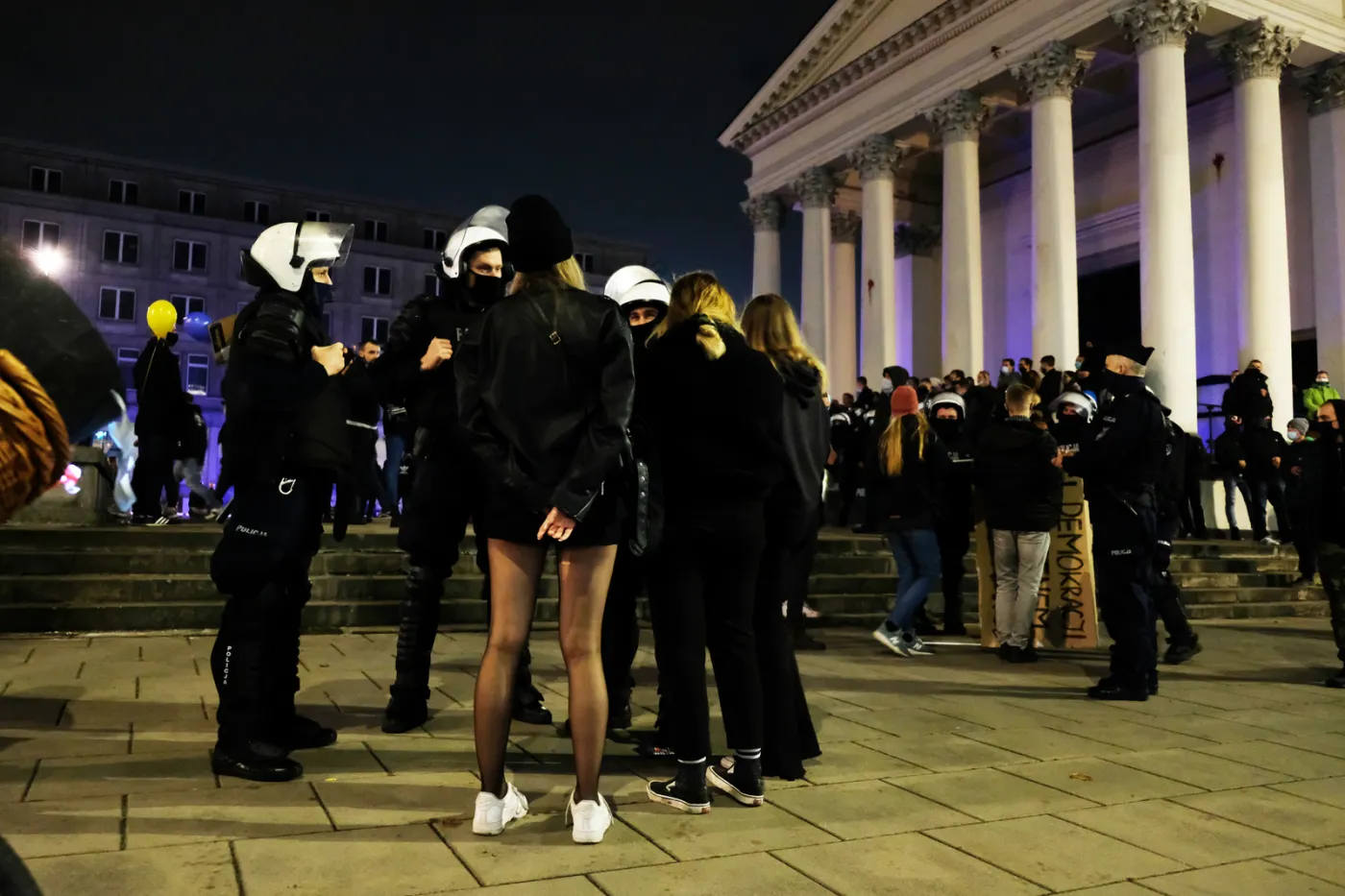 Awantura wokół aborcji osłabiła PiS, ale wyborcy nie mają dokąd uciec [OPINIA]