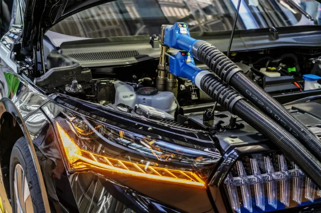 Skoda inwestuje i daje pracę Polakom. Ile na rękę? "Premie i bonusy do wynagrodzenia"