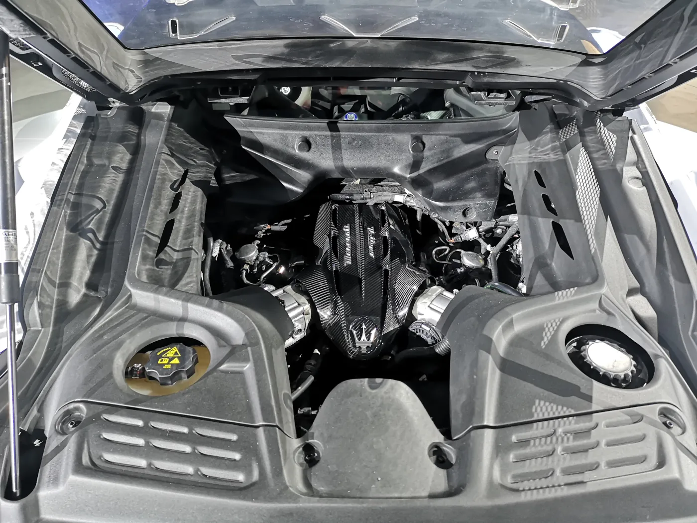 maserati-mc20-36683252.jpg