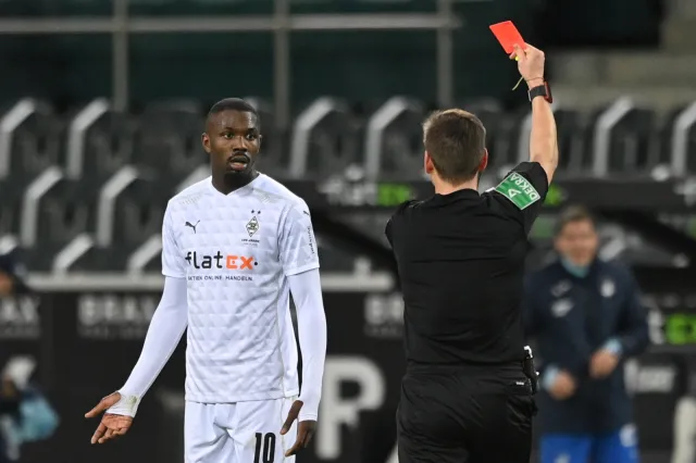 Marcus Thuram zdyskwalifikowany za oplucie rywala