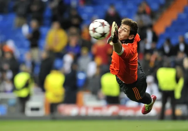 Iker Casillas pochwalił się na Twitterze zdjęciem z Józefem Młynarczykiem [FOTO]