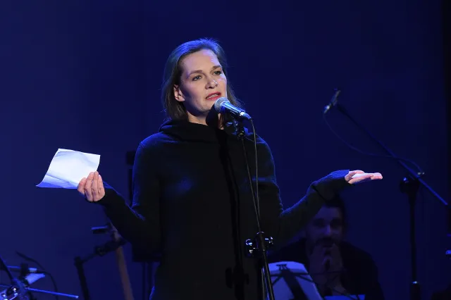 Szczepienia poza kolejnością. Seweryn przeprasza ze łzami w oczach [WIDEO]