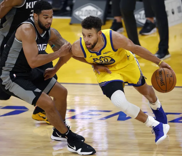 Stephen Curry poprowadził Warriors do wygranej w meczu z Kings
