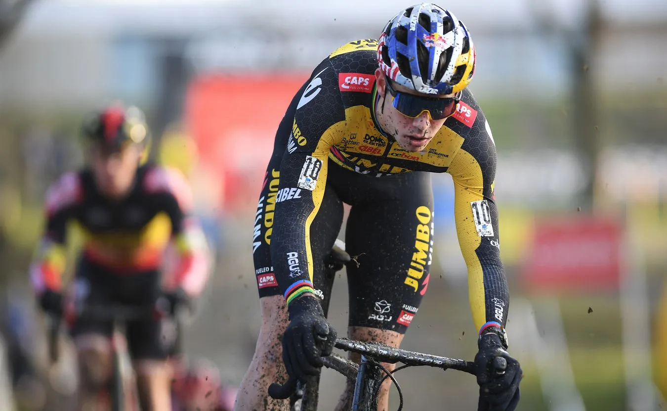 Belgijski kolarz Van Aert spał w kamperze, zdobył tytuł i zadedykował go rodzinie