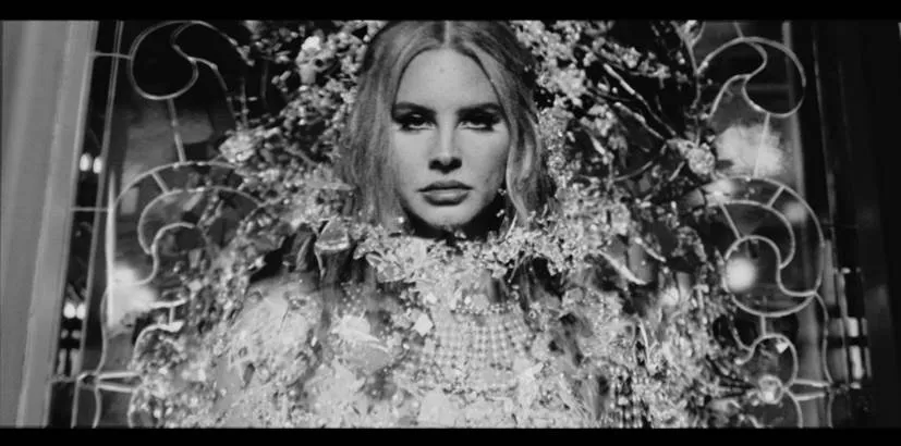 Lana Del Rey i "Chemtrails Over The Country Club". Jest nowy teledysk