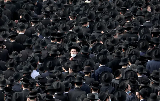 10 tysięcy osób na pogrzebie rabina. Policja bała się rozlewu krwi