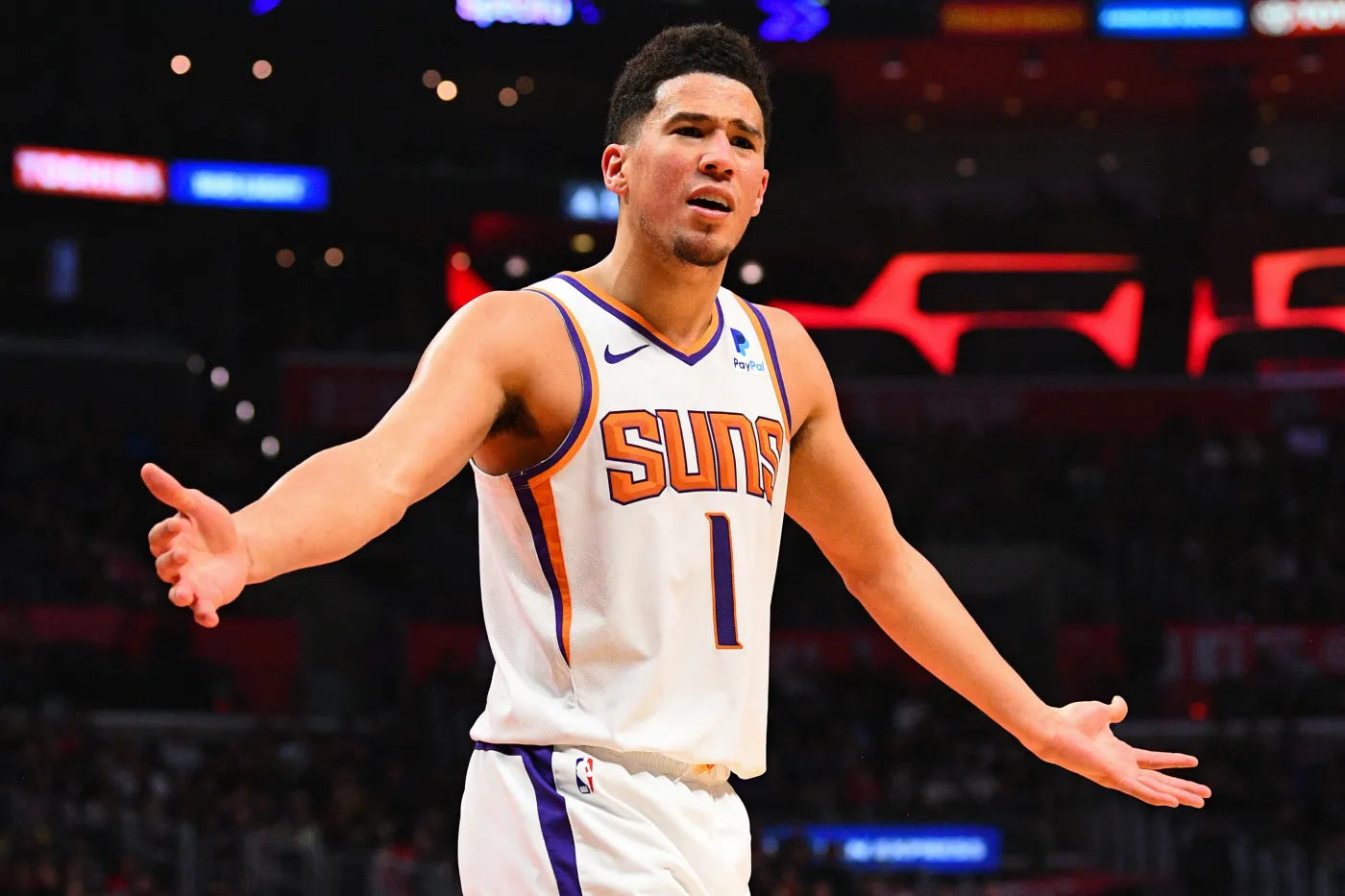 Devin Booker bohaterem. 1,5 s przed końcem meczu trafił za trzy punkty