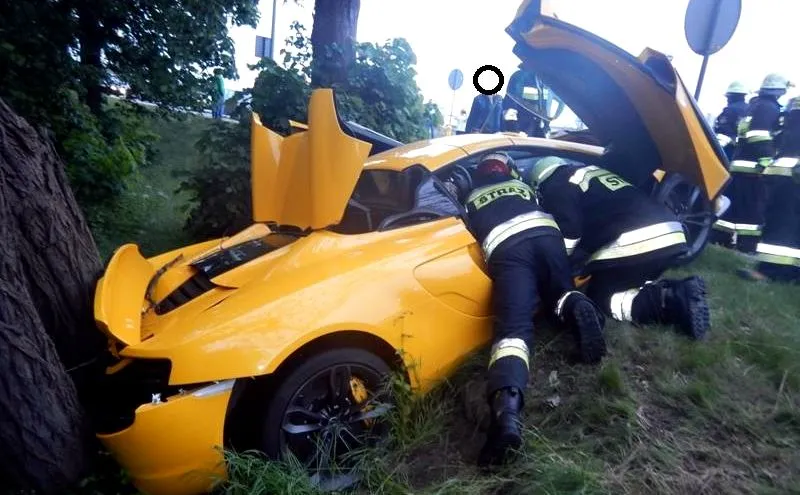 Roztrzaskał McLarena na drzewie w Krapkowicach. Sąd zdecydował o jego losie