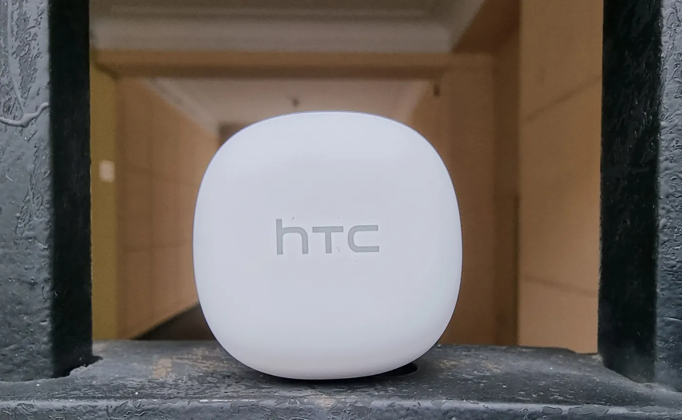 htc-earbuds-37063254.jpg