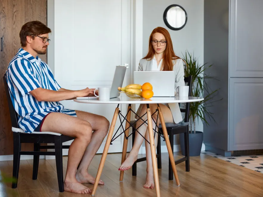 Zdalny styl i szyk...? Strój Polaka na home office
