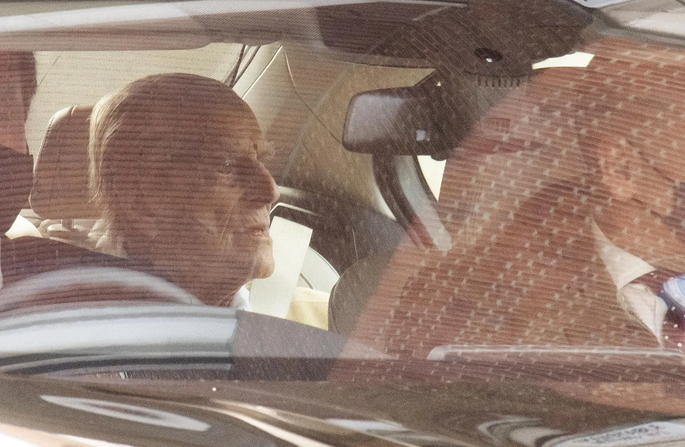 Książę Filip po czterech tygodniach wyszedł ze szpitala