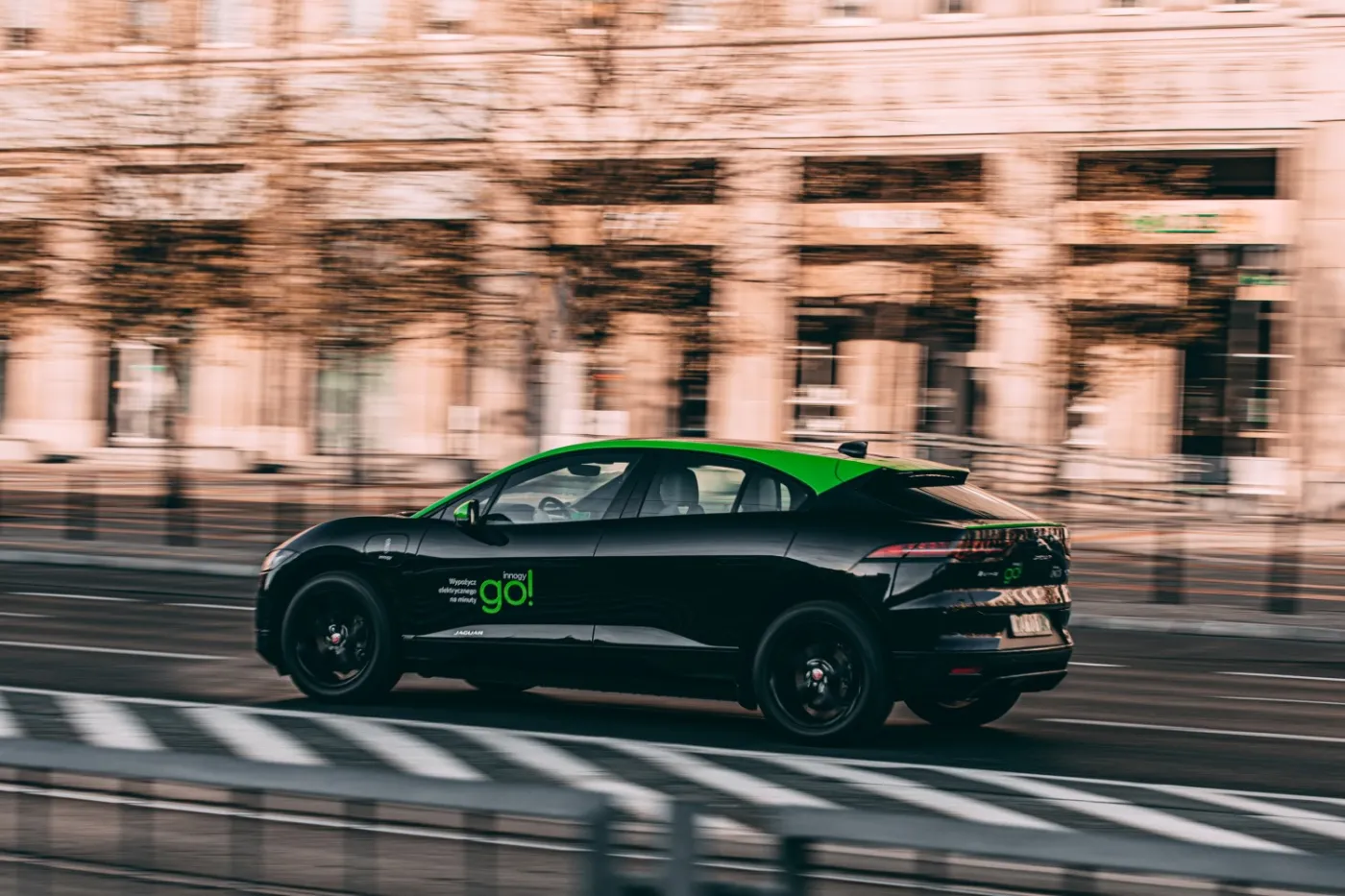 jaguar-ipace-37066389.jpg