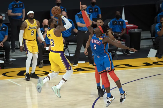 Los Angeles Lakers trzeci mecz z rzędu wygrali dopiero po dogrywce