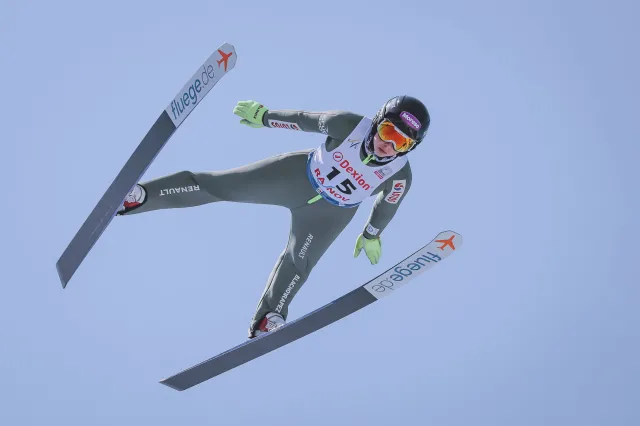 Jedyny taki konkurs. Skoczkinie w jednej drużynie ze Stochem i Kubackim