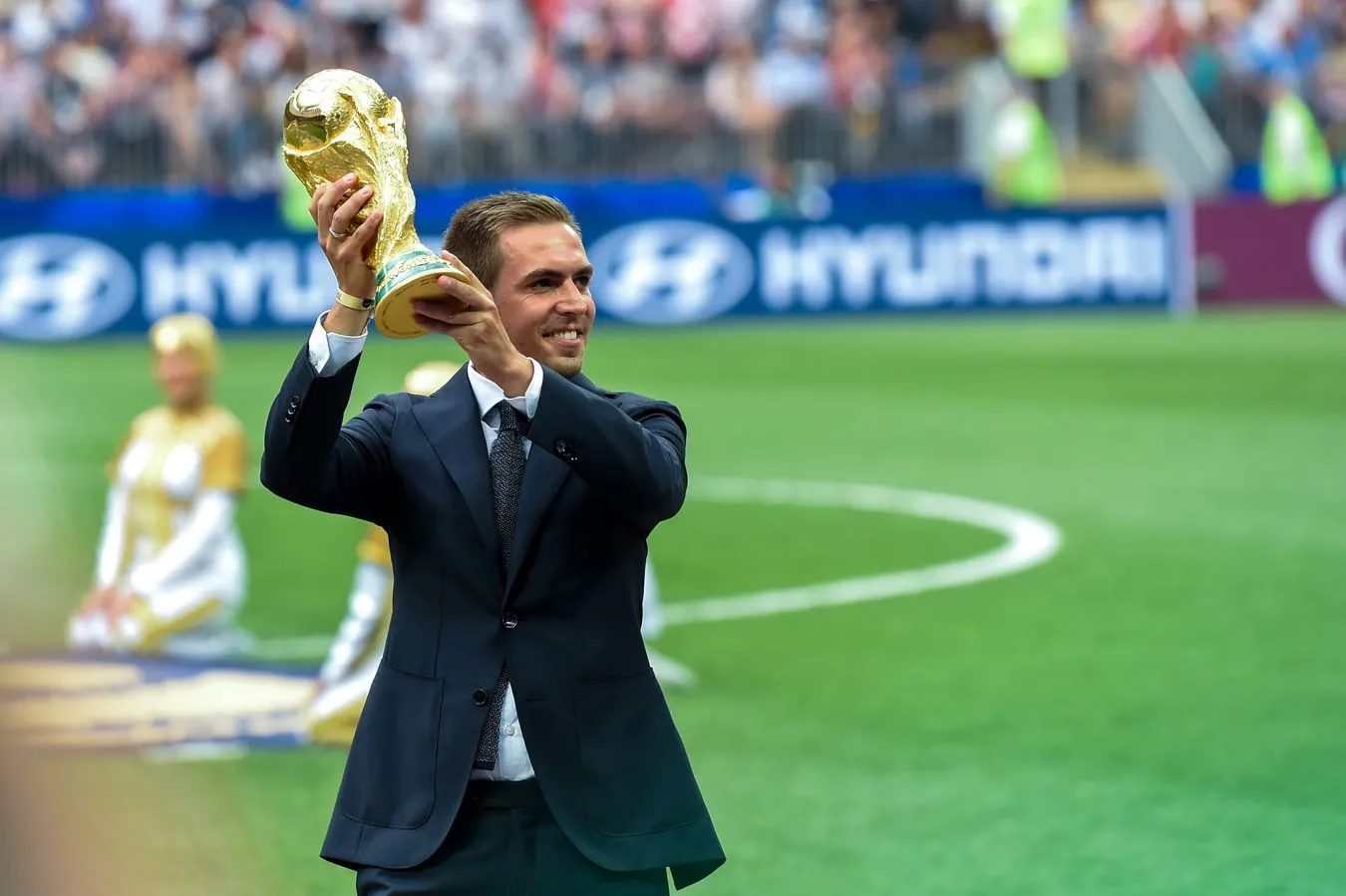 Gwiazdor reprezentacji Niemiec apeluje do homoseksualnych piłkarzy: Unikajcie coming outu!