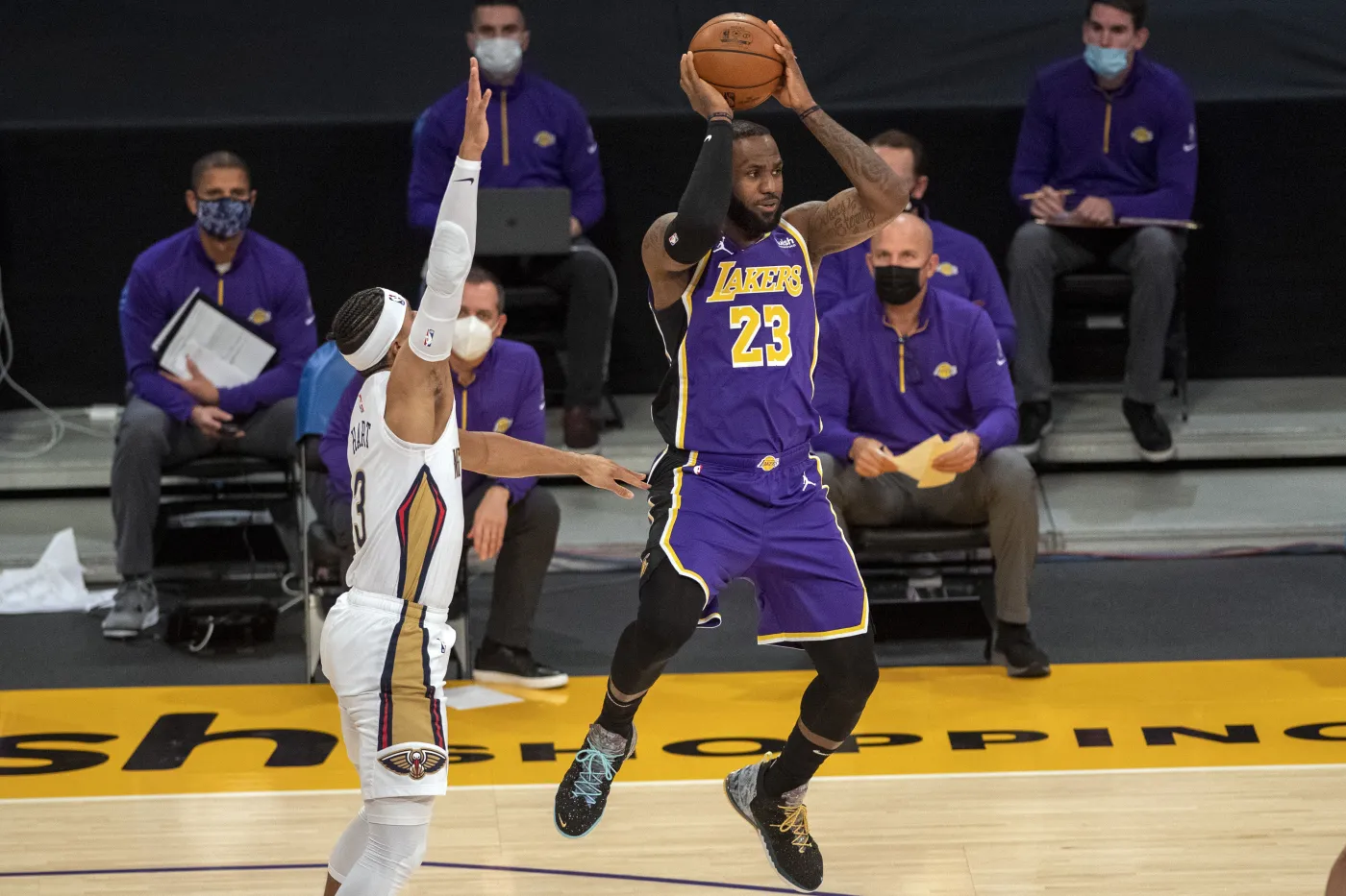 Lakers przegrali po dogrywce. Jazz bez problemów pokonali Hornets