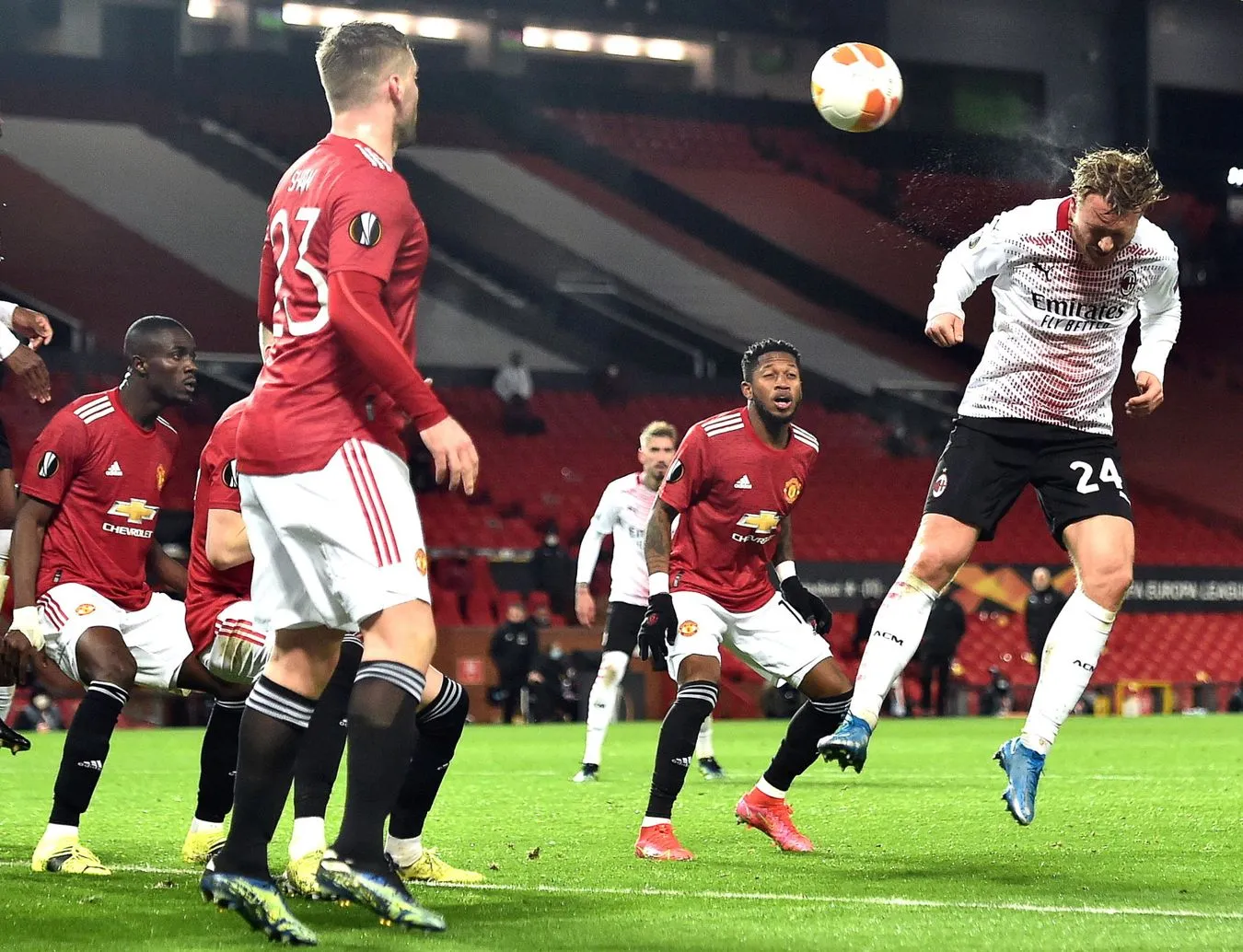 LE: Dobry mecz AC Milan na Old Trafford. Man United dogoniony w końcówce