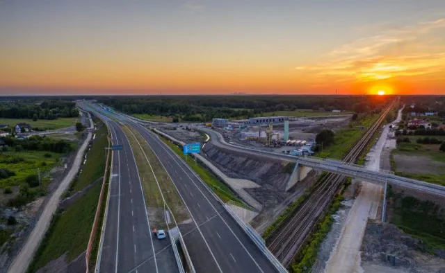 Pijany kierowca spał w aucie na autostradzie A2