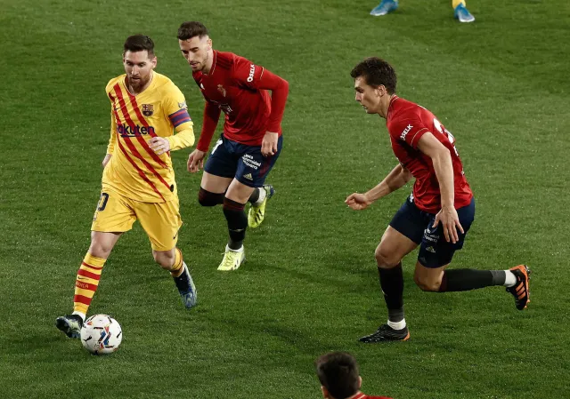 Asysty Messiego, piękny gol Alaby i trafienie 18-latka dały Barcelonie wygraną w Pampelunie