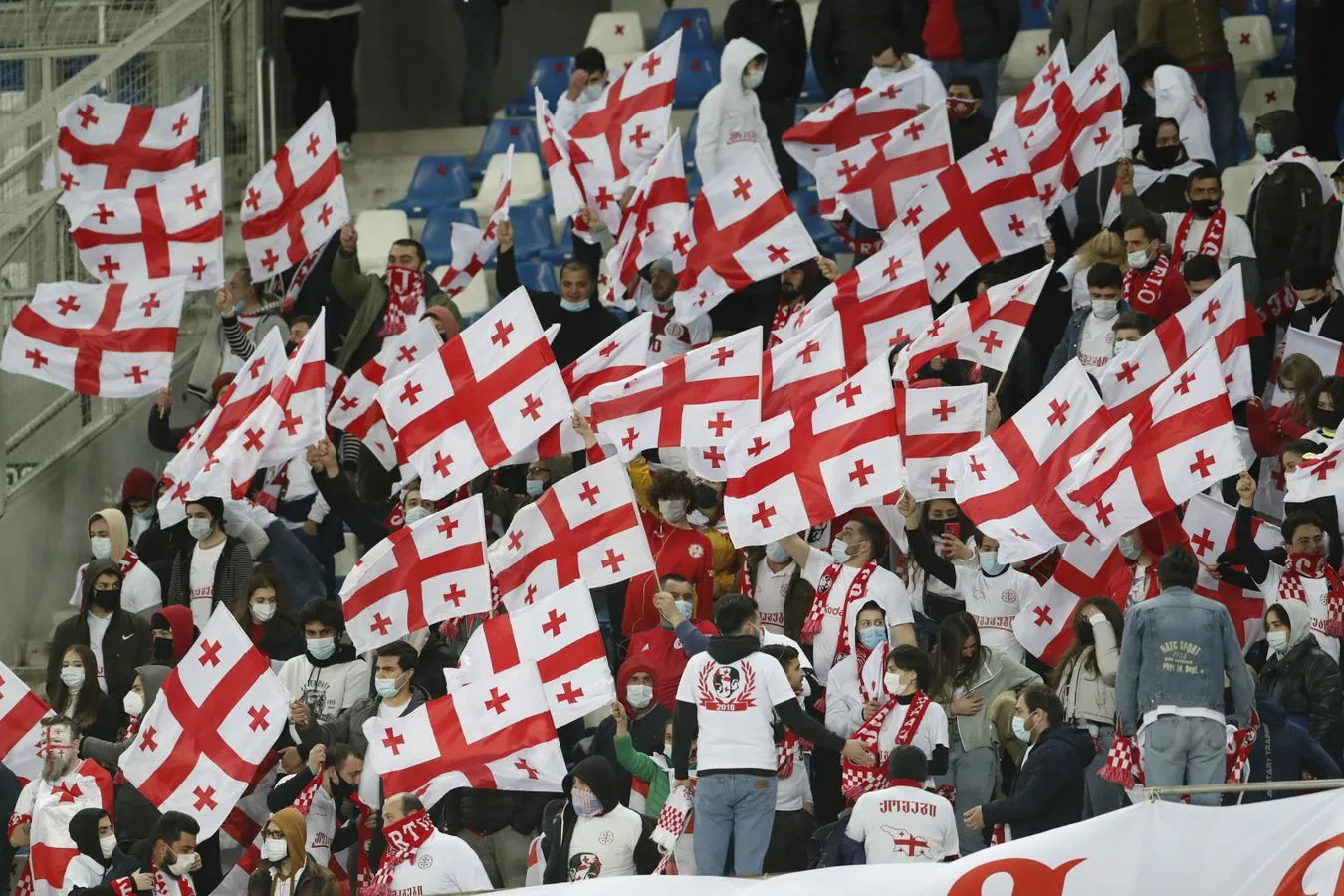 15 tysięcy kibiców oglądało na żywo, jak Hiszpanie ledwo wygrali w Tbilisi
